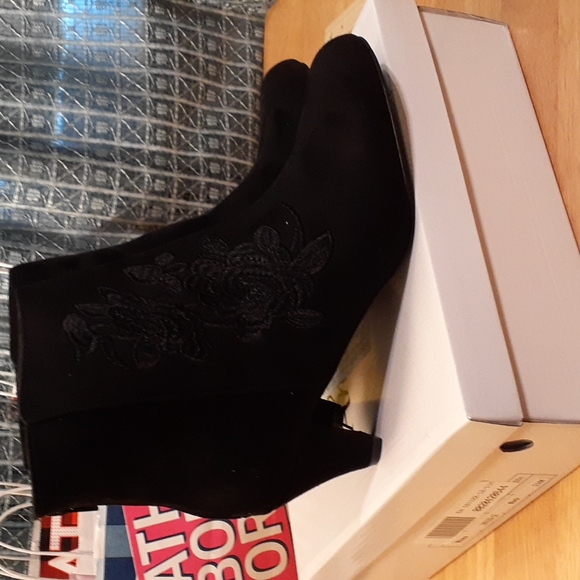 NIB Angel Steps Women's Size 11M Black Boots - Picture 1 of 6